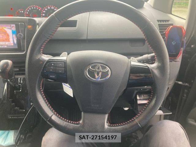Toyota VOXY 2013-01 7981515-17