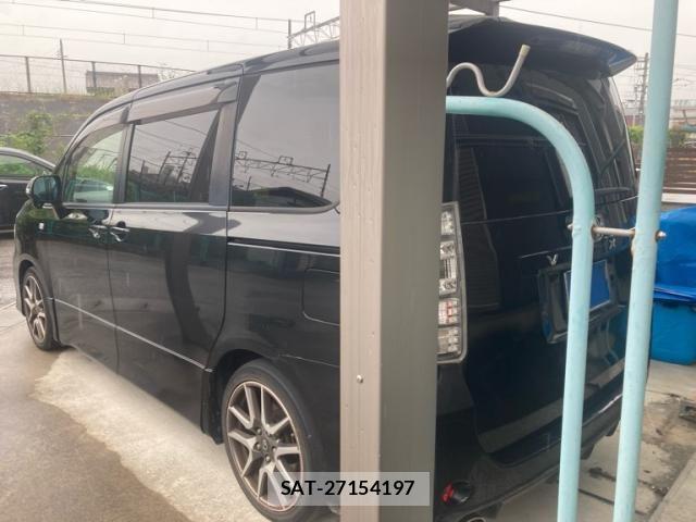 Toyota VOXY 2013-01 7981515-7