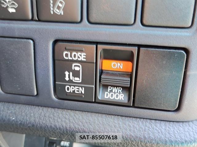 Toyota VOXY 2016-06 7981507-14