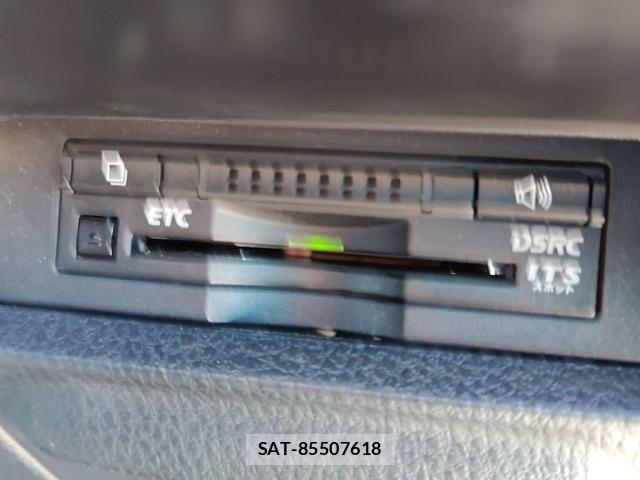 Toyota VOXY 2016-06 7981507-15
