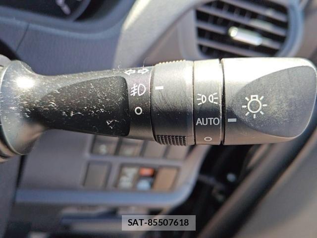 Toyota VOXY 2016-06 7981507-16