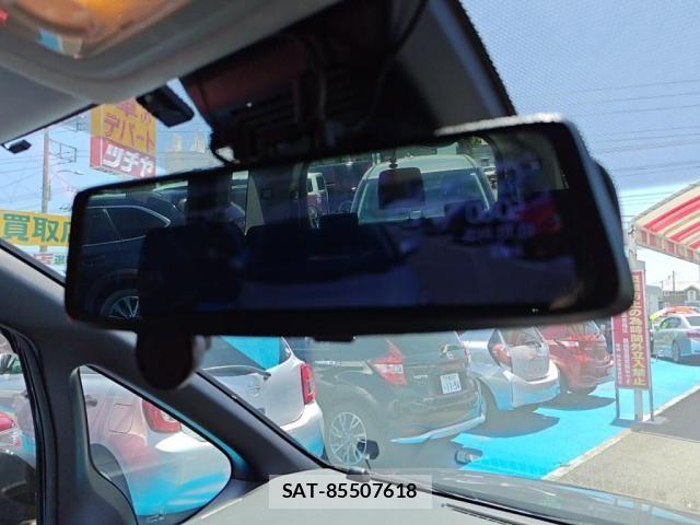 Toyota VOXY 2016-06 7981507-17