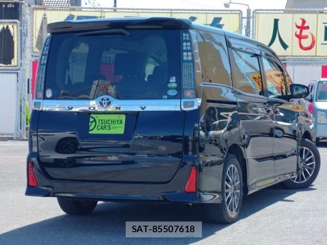 Toyota VOXY 2016-06 7981507-1