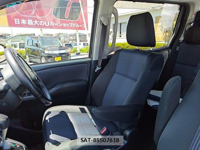 Toyota VOXY 2016-06 7981507-20