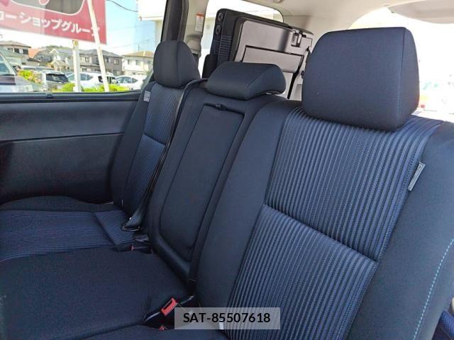 Toyota VOXY 2016-06 7981507-21
