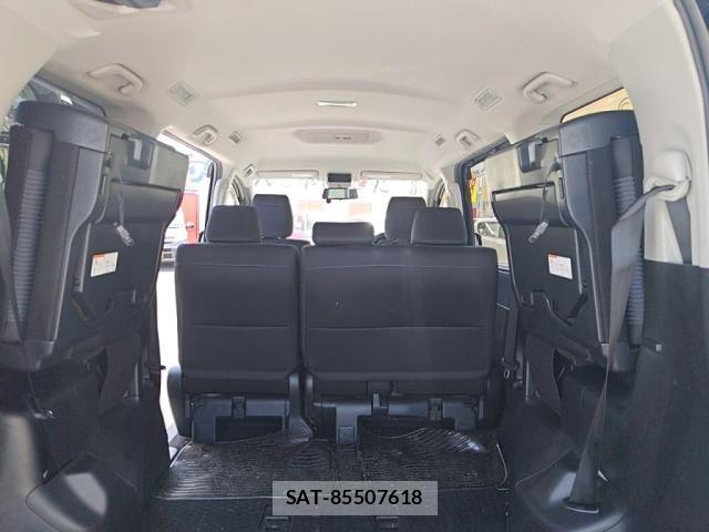 Toyota VOXY 2016-06 7981507-25