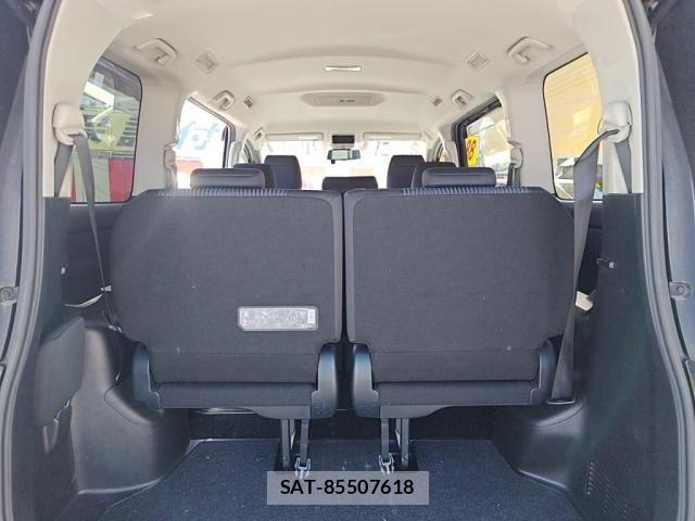 Toyota VOXY 2016-06 7981507-26