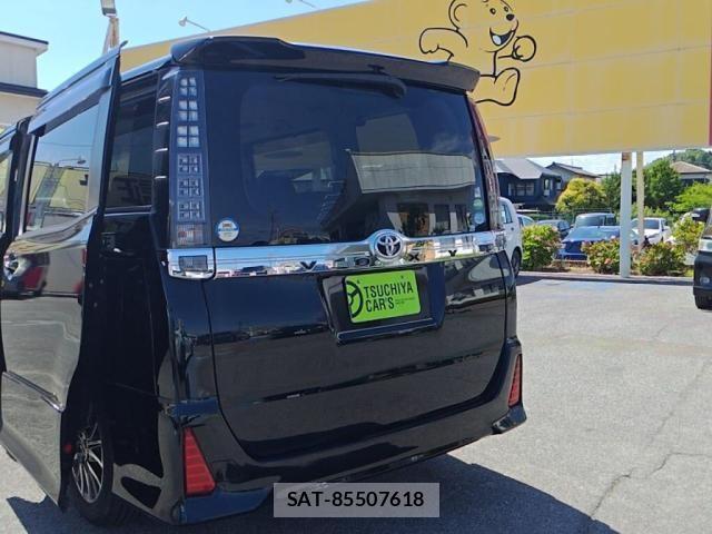 Toyota VOXY 2016-06 7981507-27
