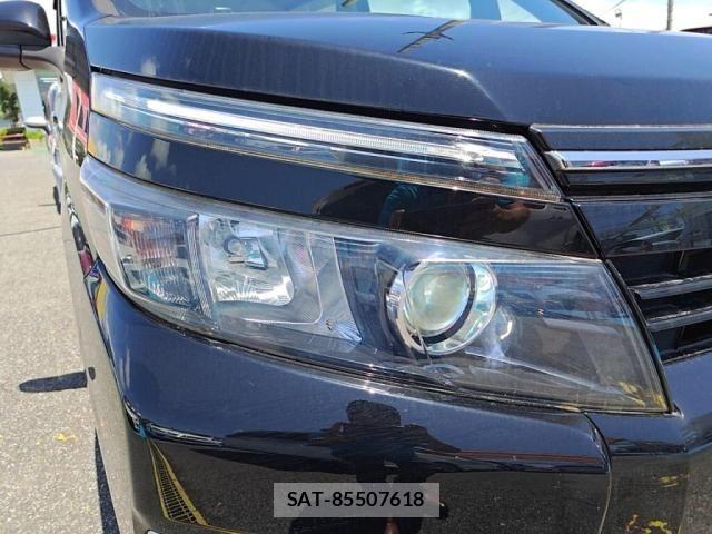 Toyota VOXY 2016-06 7981507-8