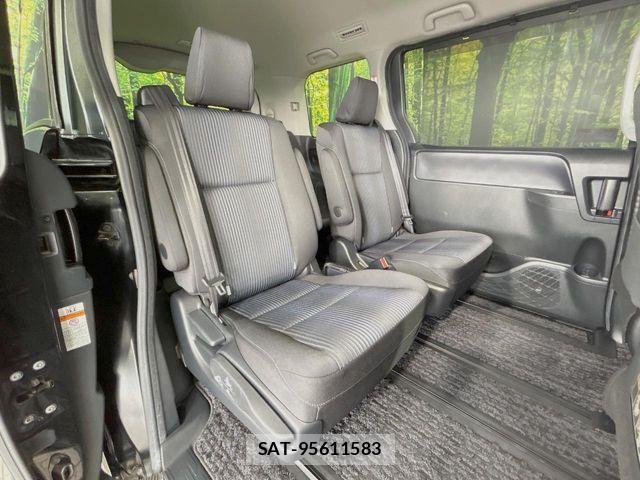 Toyota VOXY 2016-09 7981503-8
