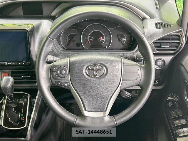 Toyota VOXY 2018-12 7981495-11
