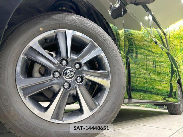 Toyota VOXY 2018-12 7981495-13