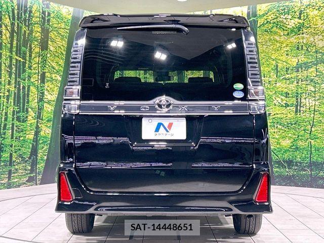 Toyota VOXY 2018-12 7981495-15