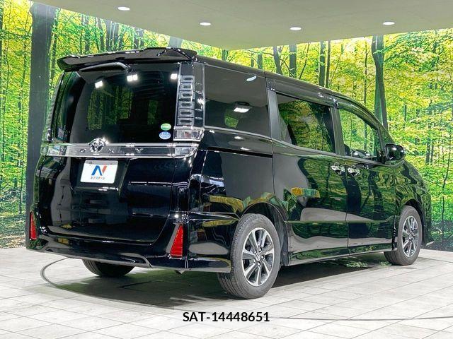 Toyota VOXY 2018-12 7981495-16