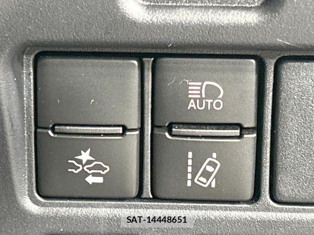 Toyota VOXY 2018-12 7981495-4