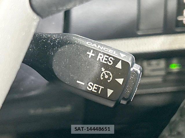 Toyota VOXY 2018-12 7981495-5