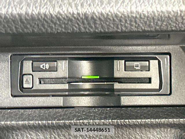 Toyota VOXY 2018-12 7981495-6