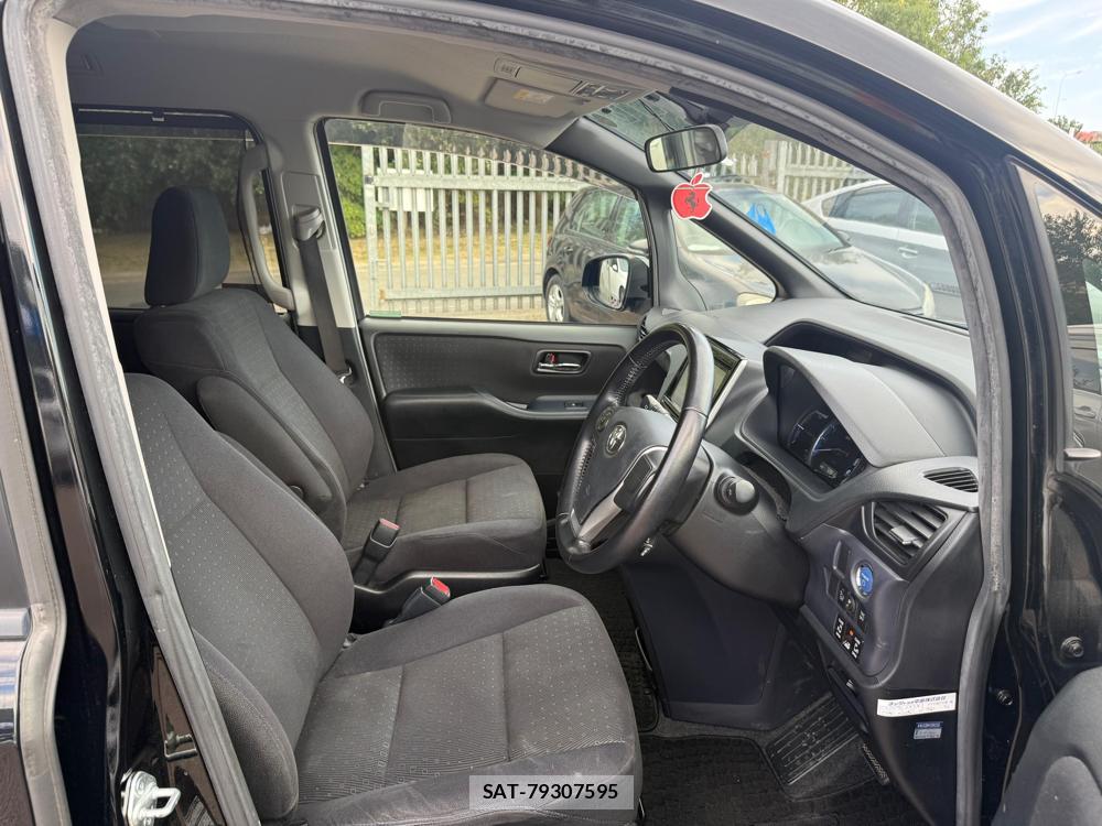 Toyota VOXY HYBRID 2015-03 1289514-9