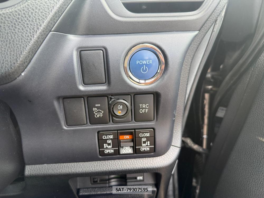 Toyota VOXY HYBRID 2015-03 1289514-17