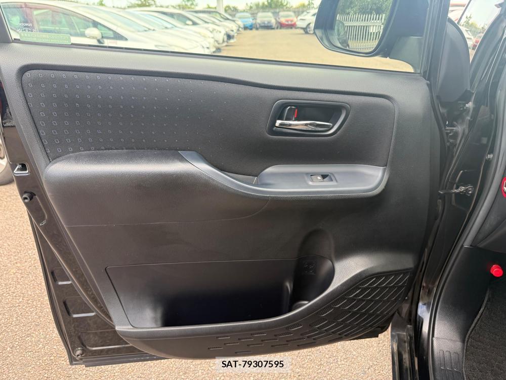 Toyota VOXY HYBRID 2015-03 1289514-22