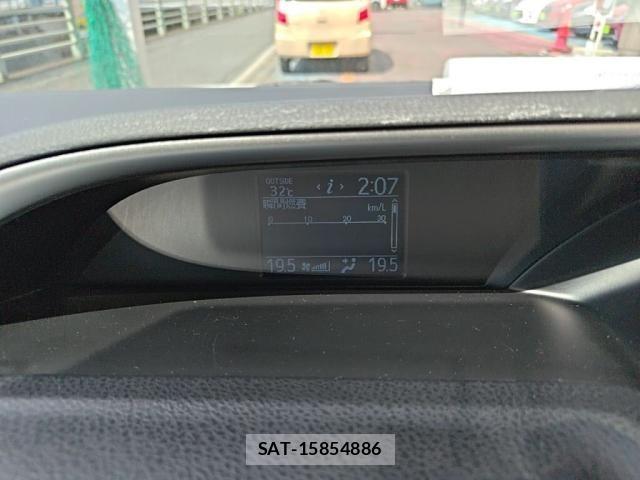 Toyota VOXY 2015-09 8039093-17