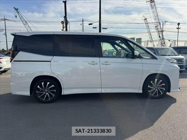 Toyota VOXY 2023-09 8039069-11