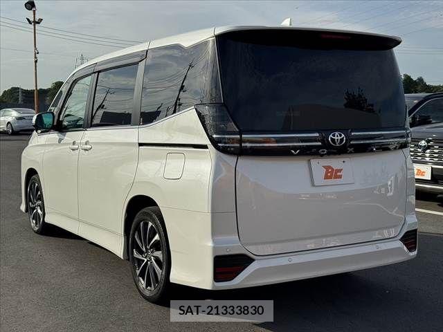 Toyota VOXY 2023-09 8039069-12