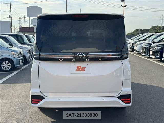 Toyota VOXY 2023-09 8039069-13