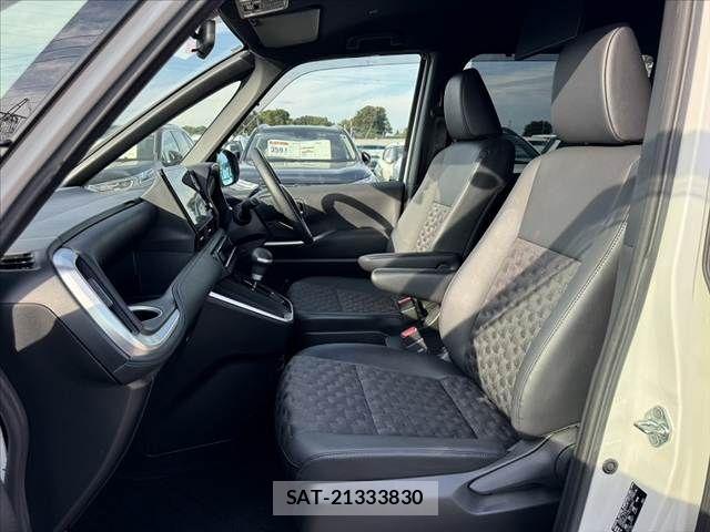 Toyota VOXY 2023-09 8039069-16