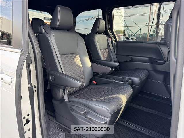 Toyota VOXY 2023-09 8039069-19