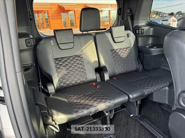 Toyota VOXY 2023-09 8039069-20