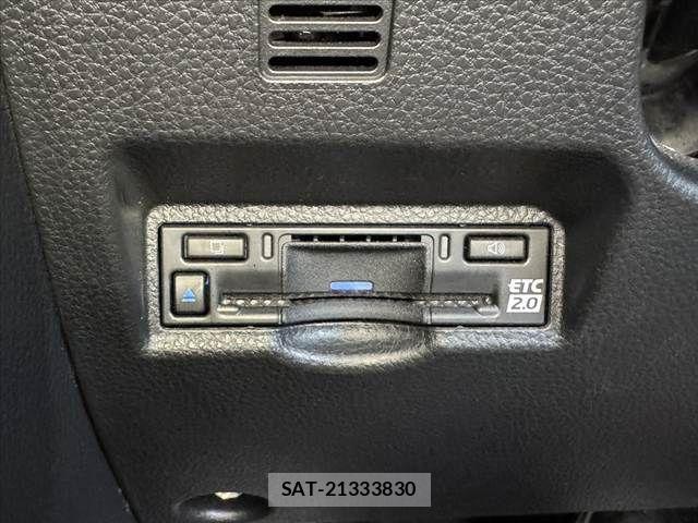 Toyota VOXY 2023-09 8039069-4