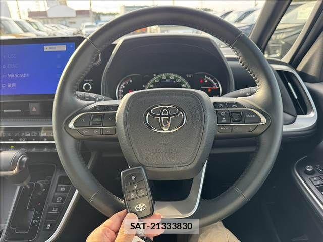 Toyota VOXY 2023-09 8039069-6