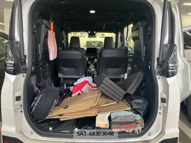 Toyota VOXY 2023-07 8039075-9