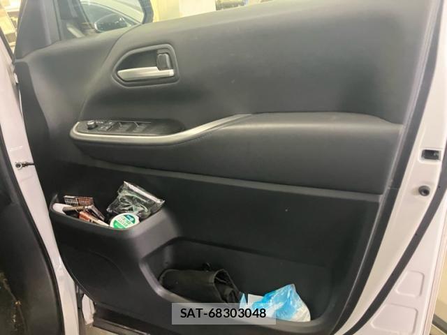 Toyota VOXY 2023-07 8039075-10