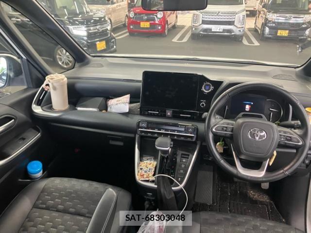 Toyota VOXY 2023-07 8039075-11