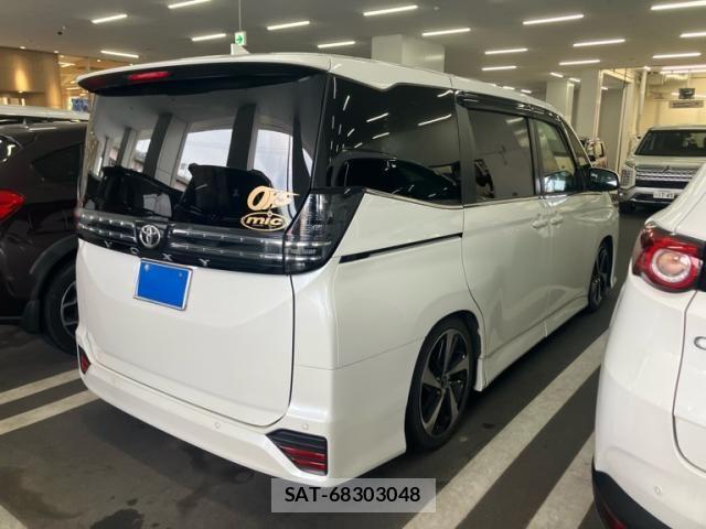 Toyota VOXY 2023-07 8039075-2