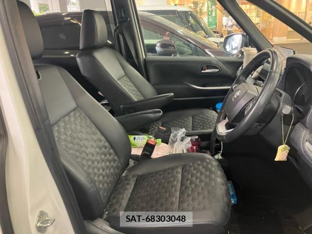 Toyota VOXY 2023-07 8039075-6