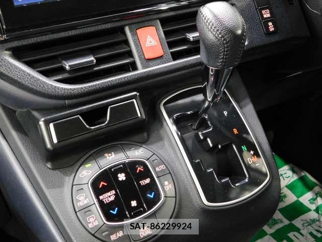 Toyota VOXY 2016-05 8039098-12