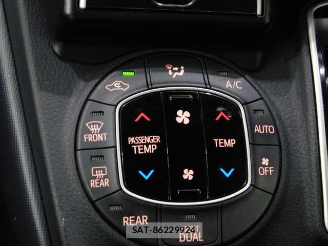 Toyota VOXY 2016-05 8039098-13