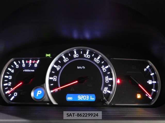 Toyota VOXY 2016-05 8039098-17