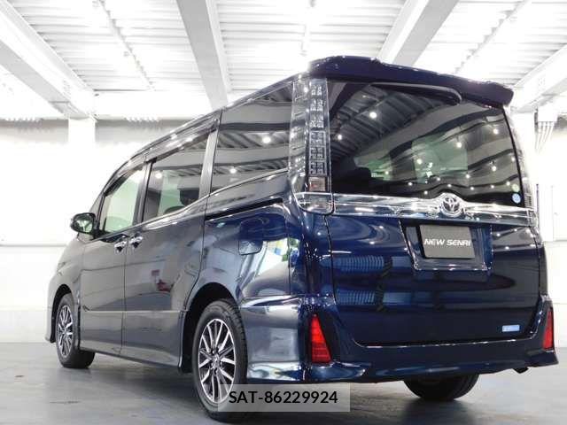 Toyota VOXY 2016-05 8039098-1