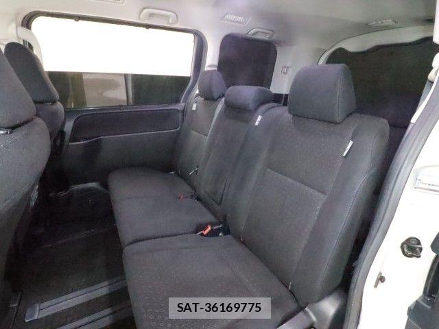 Toyota VOXY 2015-07 8039094-9