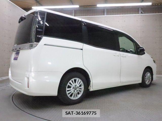 Toyota VOXY 2015-07 8039094-1