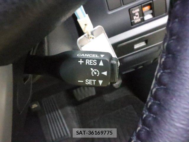 Toyota VOXY 2015-07 8039094-22