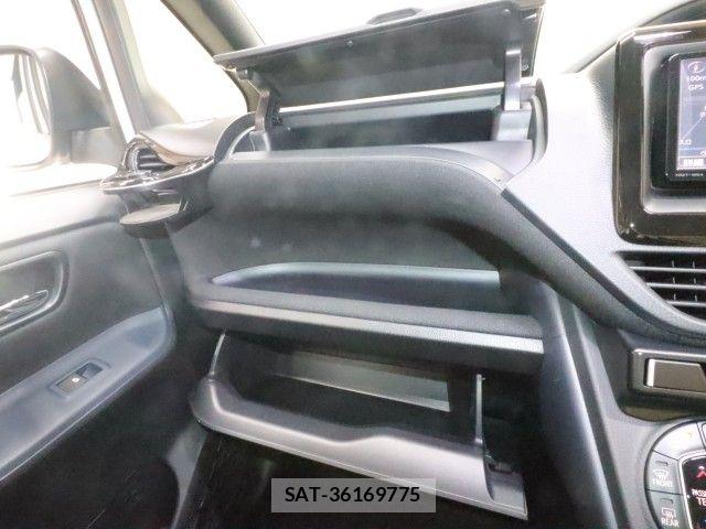 Toyota VOXY 2015-07 8039094-25