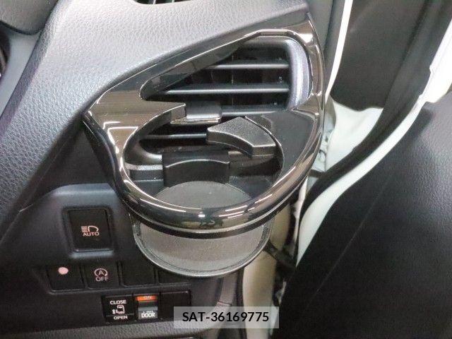 Toyota VOXY 2015-07 8039094-26