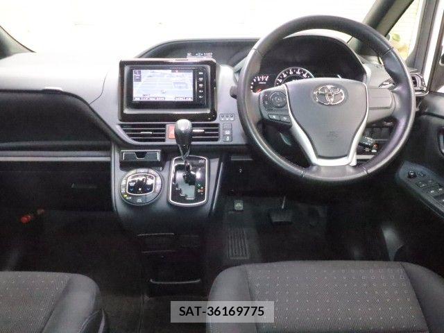 Toyota VOXY 2015-07 8039094-2