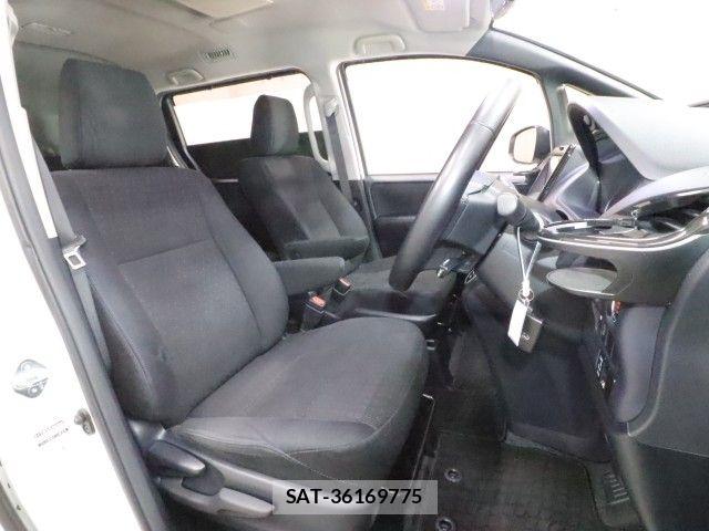 Toyota VOXY 2015-07 8039094-3