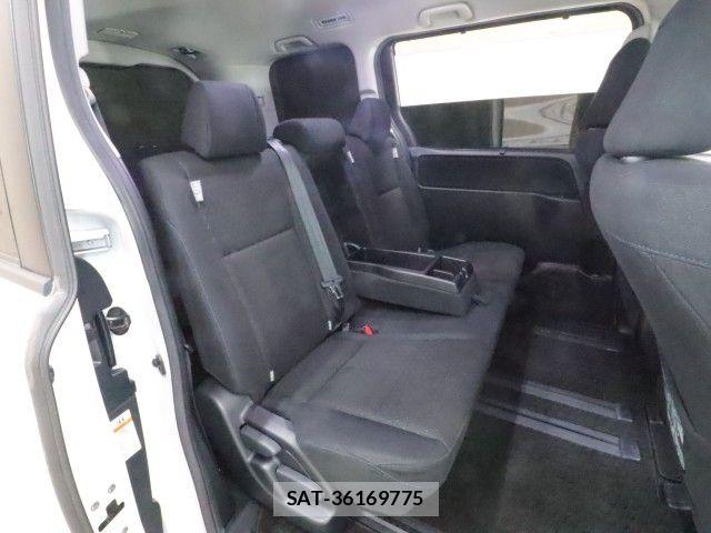 Toyota VOXY 2015-07 8039094-4